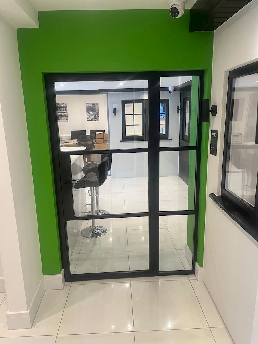 Aluspace Single Door With Side Screen